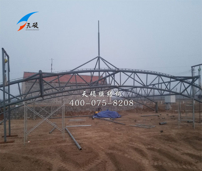 山東泰安長(zhǎng)興農(nóng)業(yè)膜結(jié)構(gòu)施工中